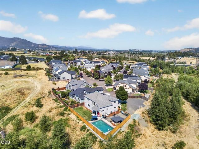 232 Willow Springs Drive, Talent, OR 97540