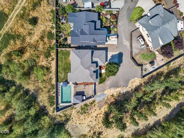 232 Willow Springs Drive, Talent, OR 97540