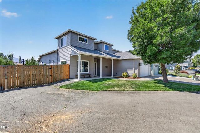 232 Willow Springs Drive, Talent, OR 97540