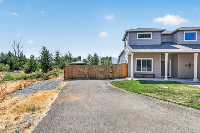 232 Willow Springs Drive, Talent, OR 97540