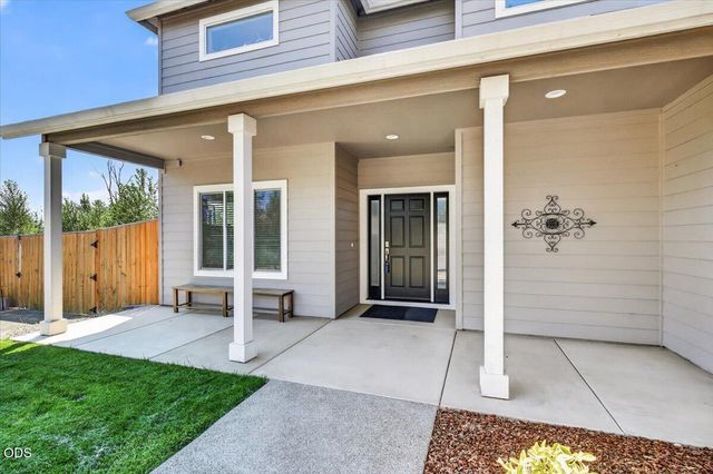 232 Willow Springs Drive, Talent, OR 97540