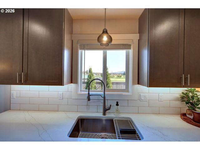 35692 BELLA RIDGE Loop, Astoria, OR 97103