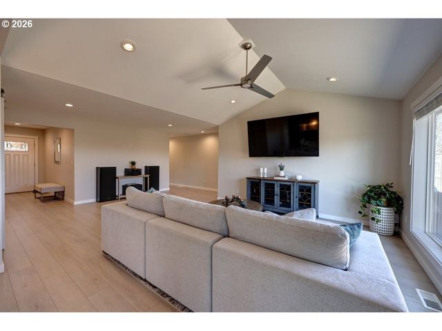 35692 BELLA RIDGE Loop, Astoria, OR 97103