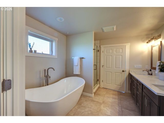 35692 BELLA RIDGE Loop, Astoria, OR 97103