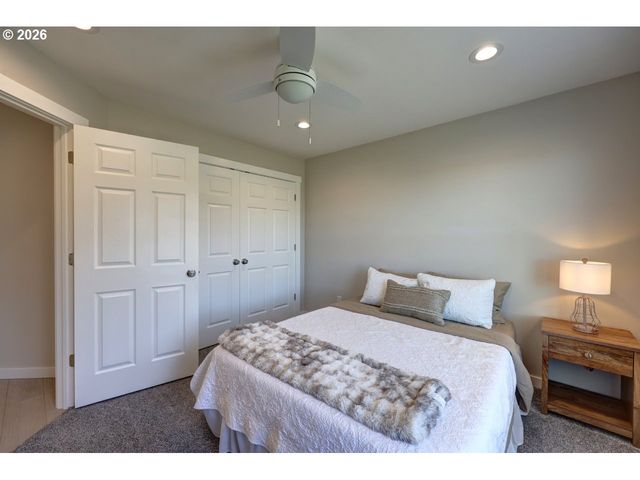 35692 BELLA RIDGE Loop, Astoria, OR 97103