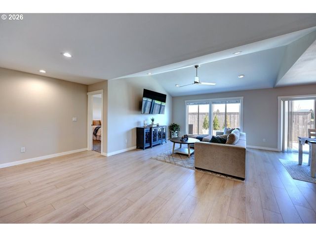 35692 BELLA RIDGE Loop, Astoria, OR 97103