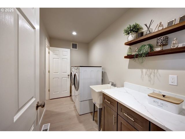 35692 BELLA RIDGE Loop, Astoria, OR 97103