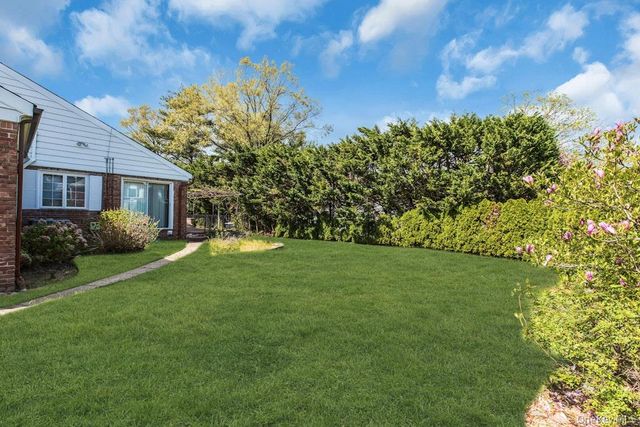 185 Whistler Road, Manhasset, NY 11030