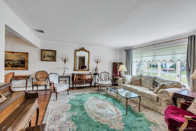 185 Whistler Road, Manhasset, NY 11030