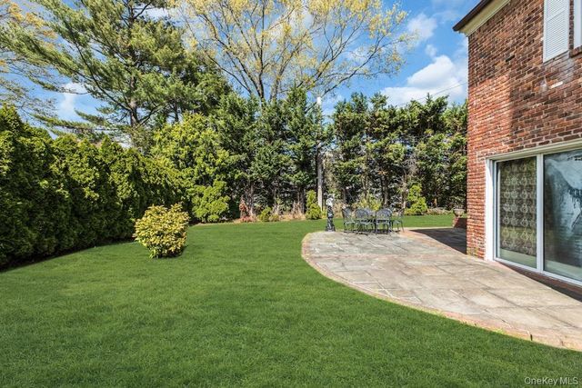 185 Whistler Road, Manhasset, NY 11030