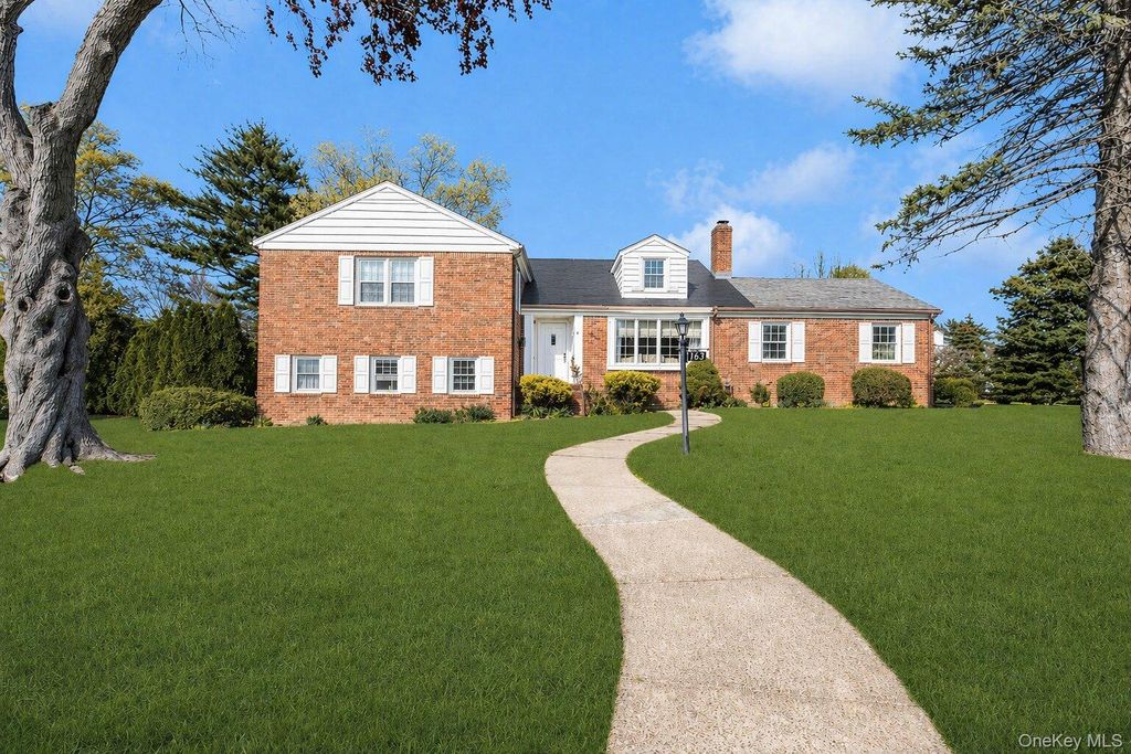 185 Whistler Road, Manhasset, NY 11030