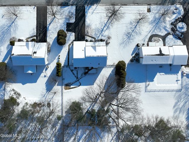 23 Marcel Road, Halfmoon, NY 12065