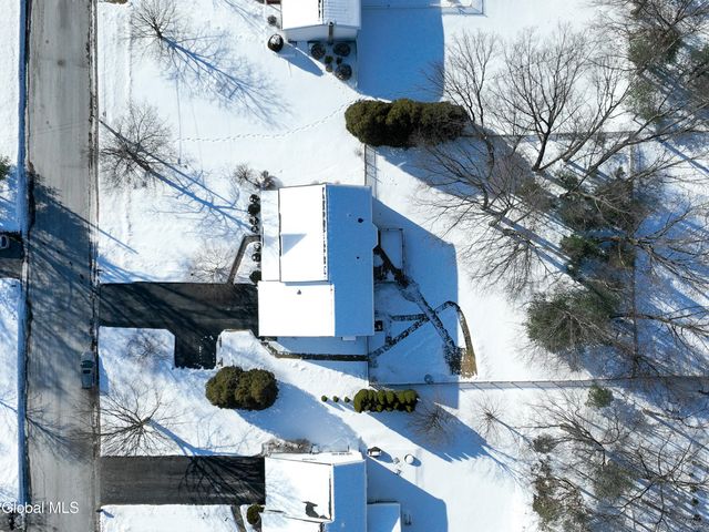 23 Marcel Road, Halfmoon, NY 12065