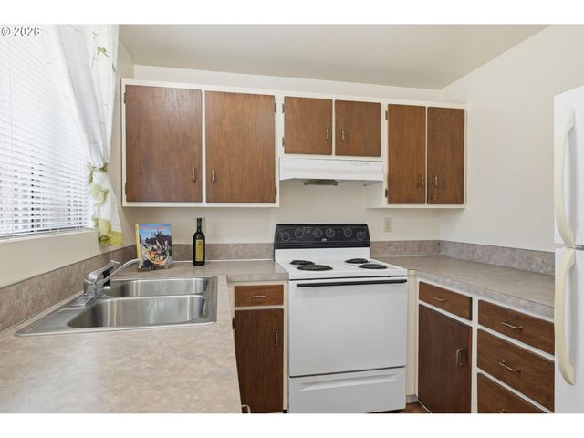 1943 W 17TH Ave A, Eugene, OR 97402