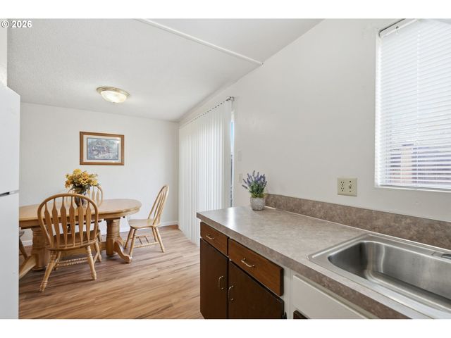 1943 W 17TH Ave A, Eugene, OR 97402