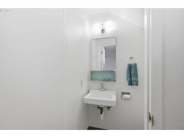 1943 W 17TH Ave A, Eugene, OR 97402