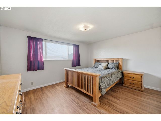 1943 W 17TH Ave A, Eugene, OR 97402