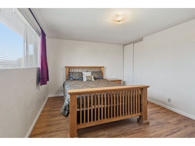 1943 W 17TH Ave A, Eugene, OR 97402