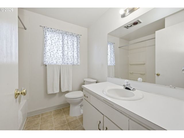 1943 W 17TH Ave A, Eugene, OR 97402