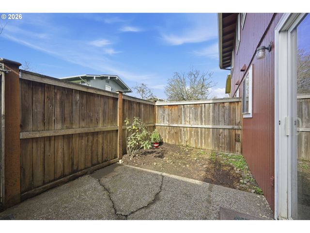 1943 W 17TH Ave A, Eugene, OR 97402