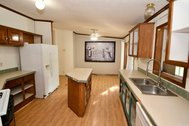 388 Grandstaff Dr, Hot Springs, AR 71913