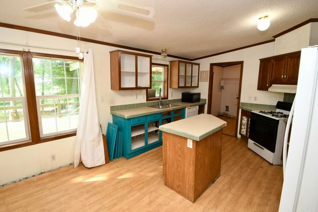 388 Grandstaff Dr, Hot Springs, AR 71913