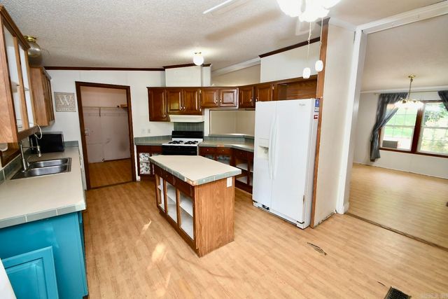388 Grandstaff Dr, Hot Springs, AR 71913