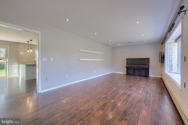 21 BITTERSWEET DR, Hershey, PA 17033