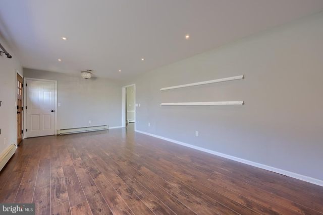 21 BITTERSWEET DR, Hershey, PA 17033