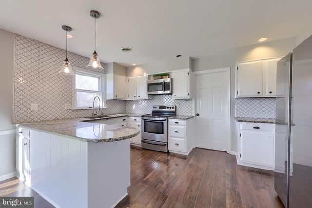 21 BITTERSWEET DR, Hershey, PA 17033