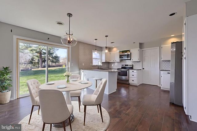 21 BITTERSWEET DR, Hershey, PA 17033