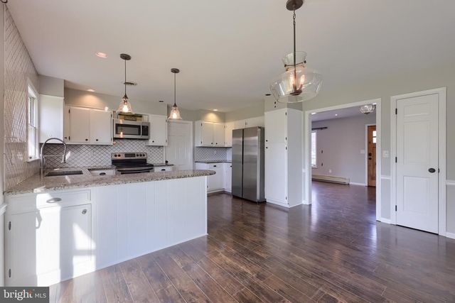 21 BITTERSWEET DR, Hershey, PA 17033