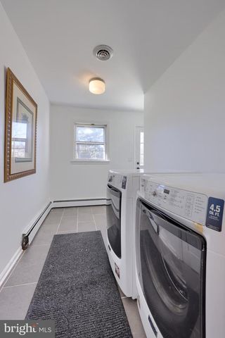 21 BITTERSWEET DR, Hershey, PA 17033