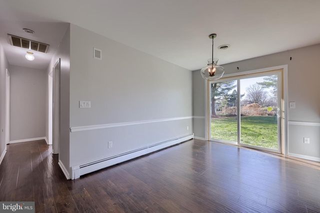 21 BITTERSWEET DR, Hershey, PA 17033