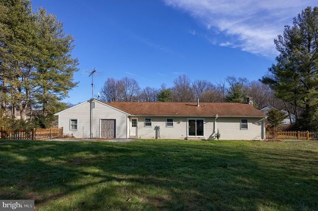 21 BITTERSWEET DR, Hershey, PA 17033