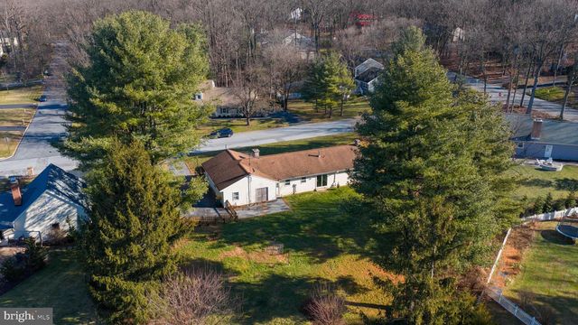 21 BITTERSWEET DR, Hershey, PA 17033