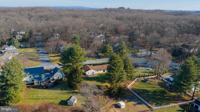 21 BITTERSWEET DR, Hershey, PA 17033