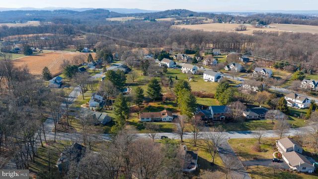 21 BITTERSWEET DR, Hershey, PA 17033