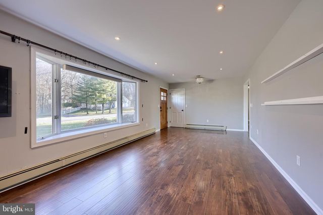 21 BITTERSWEET DR, Hershey, PA 17033