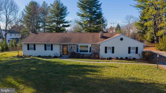 21 BITTERSWEET DR, Hershey, PA 17033