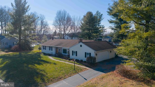 21 BITTERSWEET DR, Hershey, PA 17033