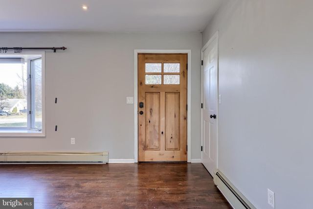 21 BITTERSWEET DR, Hershey, PA 17033