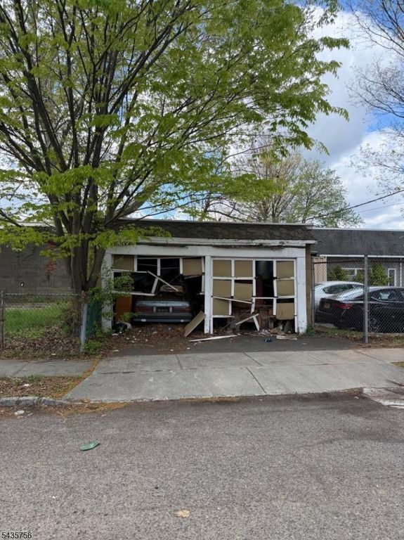 37 Columbus St, Bloomfield Twp., NJ 07003 — photo 3