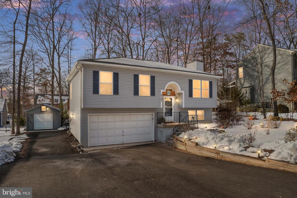 4207 LAKEVIEW PKWY, Locust Grove, VA 22508