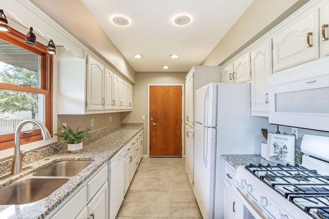 501 Drillane Road, Hopkins, MN 55305