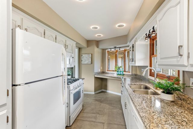 501 Drillane Road, Hopkins, MN 55305