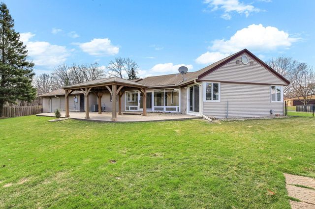 501 Drillane Road, Hopkins, MN 55305