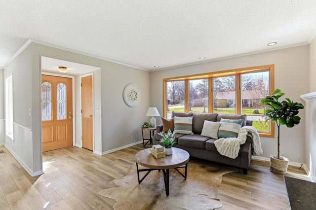 501 Drillane Road, Hopkins, MN 55305