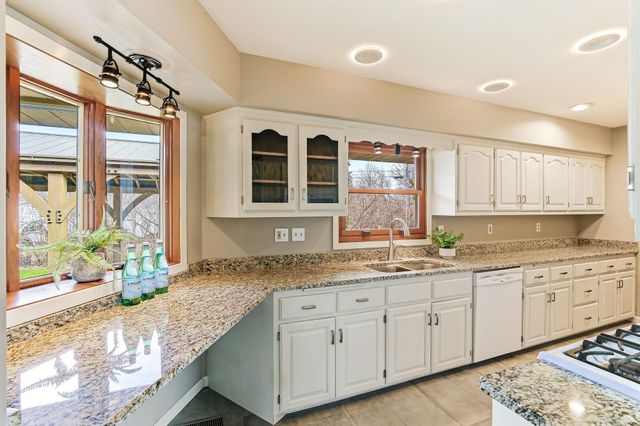 501 Drillane Road, Hopkins, MN 55305