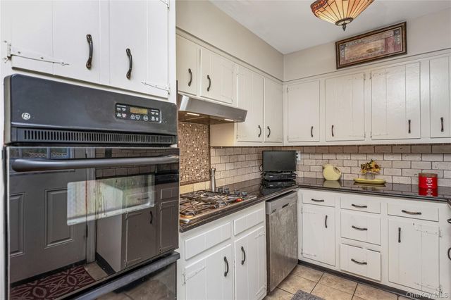 384 S 11th Street, Lindenhurst, NY 11757